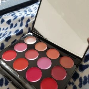 💋ISH COSMETICS LIP👄STATEMENT PALETTE-NEW💋